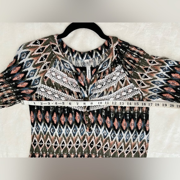 NY Collection Black and White Graphic Blouse with Mandarin Collar - Picture 6 of 6